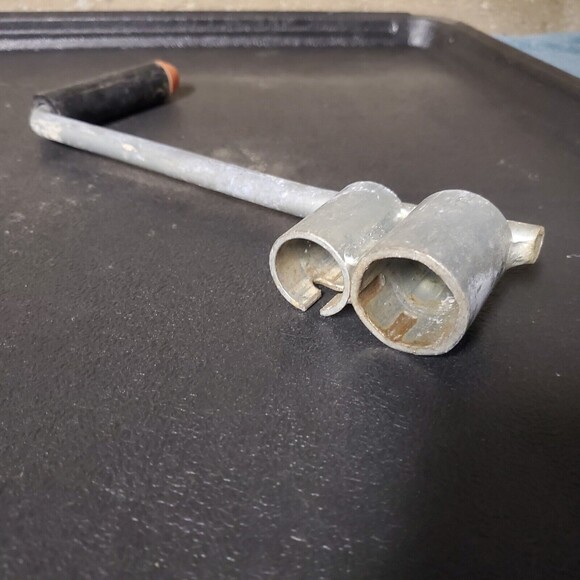 RV Pickup Camper Jack Handle - Double Seated - Picture 2 of 4